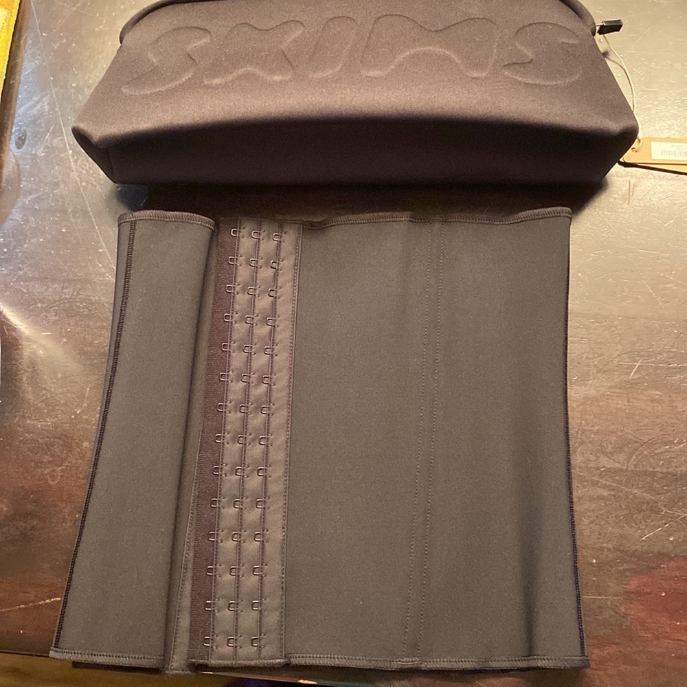 Skims black waist trainer size xl. Never worn.